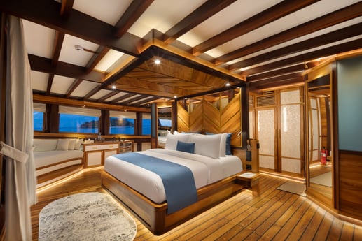 Sailing ship 1190 Asia photo 9